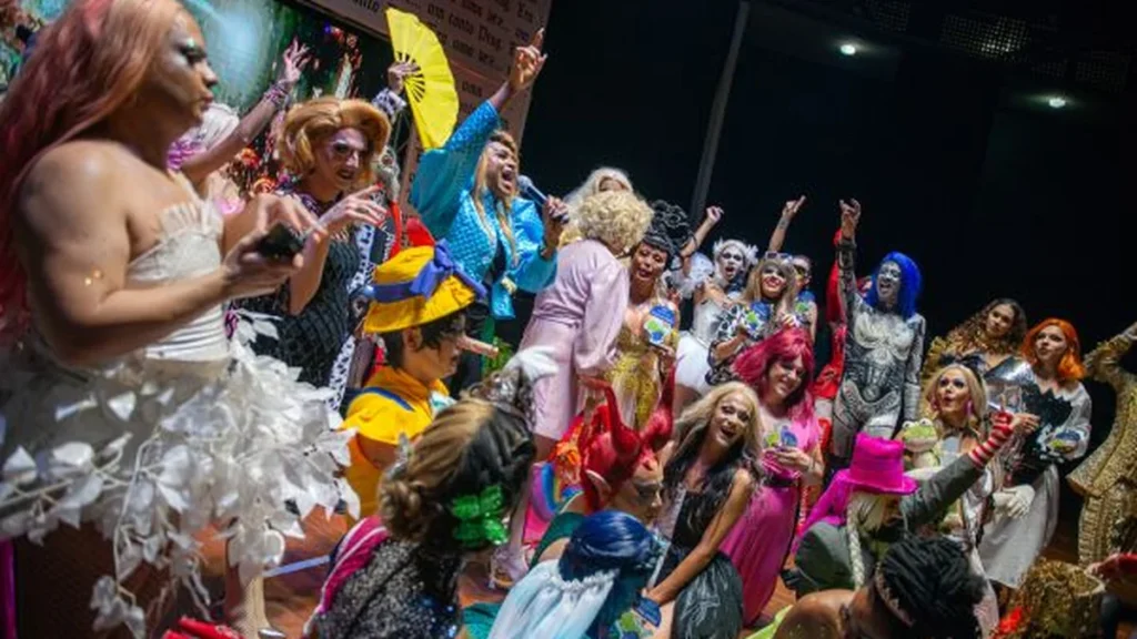 Projeto ‘Dançando a Vida com Close’ une Arte Drag e Biodanza no Distrito Federal Projeto 'Dançando a Vida com Close' une Arte Drag e Biodanza no Distrito Federal