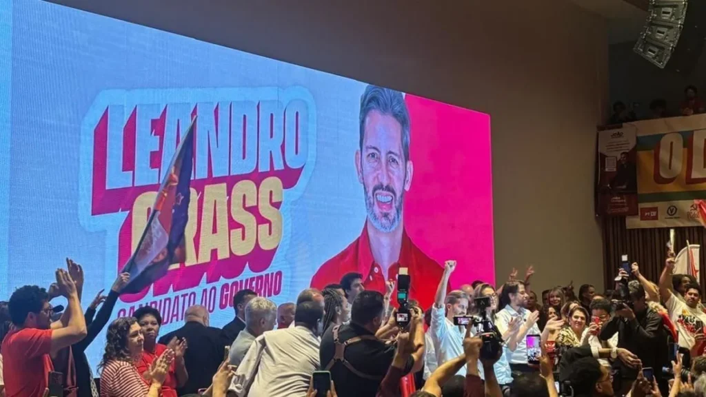 PT oficializa Leandro Grass candidato ao governo do Distrito Federal com apoio de aliados da esquerda PT oficializa Leandro Grass candidato ao governo do Distrito Federal com apoio de aliados da esquerd